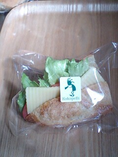 ココペライのスイス産チーズのバゲットサンド
